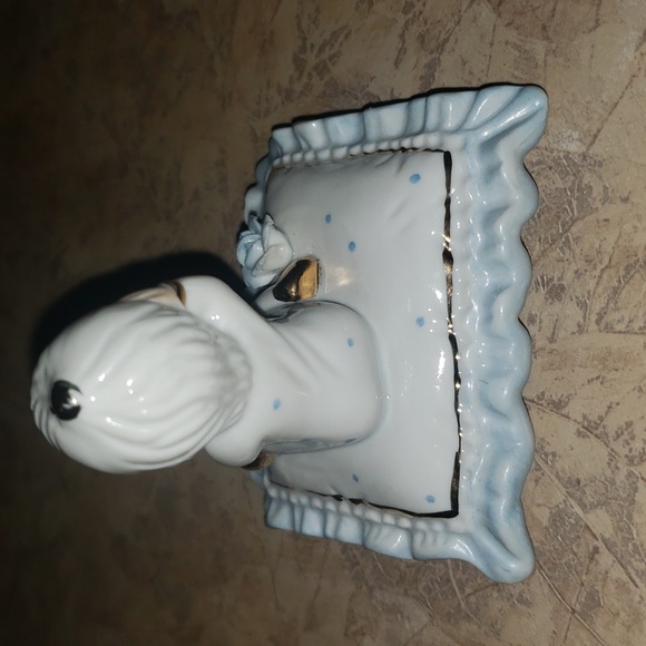 Vintage nursery gift, baby boy on cushion,  porcelain figurine - Picture 3 of 5